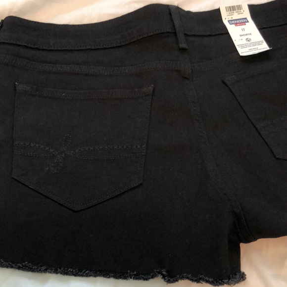 Denizen from Levi’s black Jean shorts - Picture 7 of 8